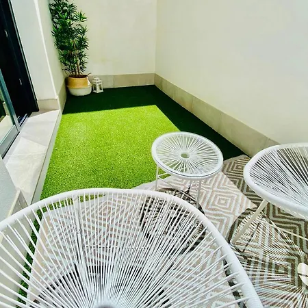 Bonito Apartamento De 2 Habitaciones Con Terraza Malaga Exterior photo
