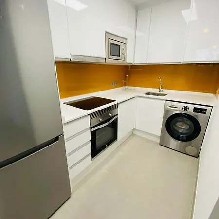 Bonito Apartamento De 2 Habitaciones Con Terraza Malaga Exterior photo